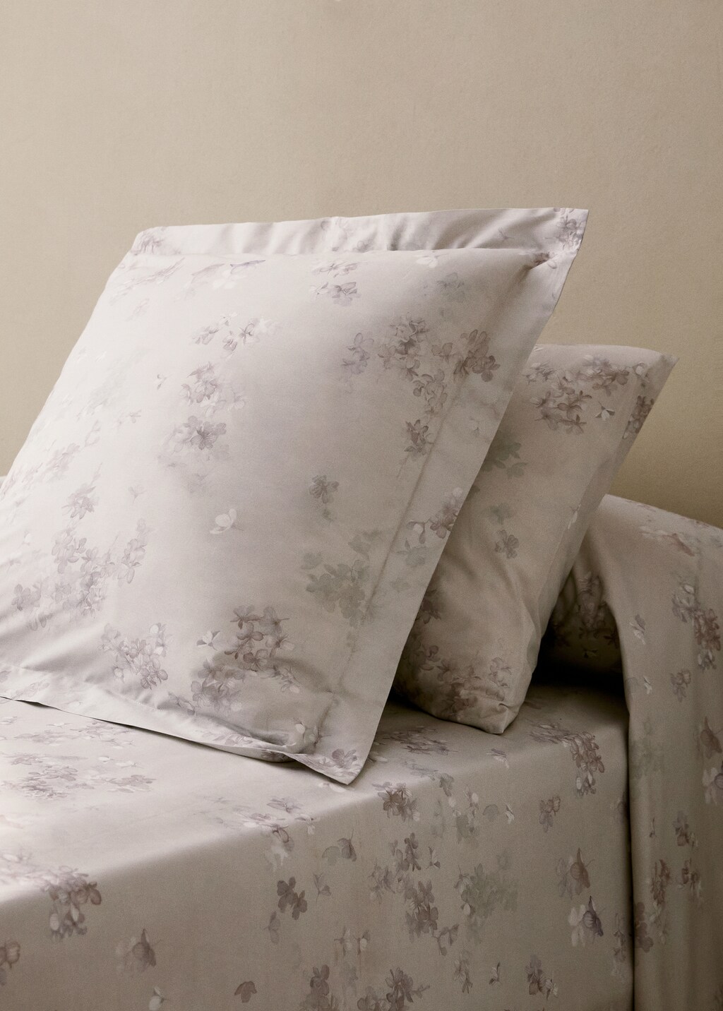 Two cotton percale romantic floral-print pillowcases 60x60 cm