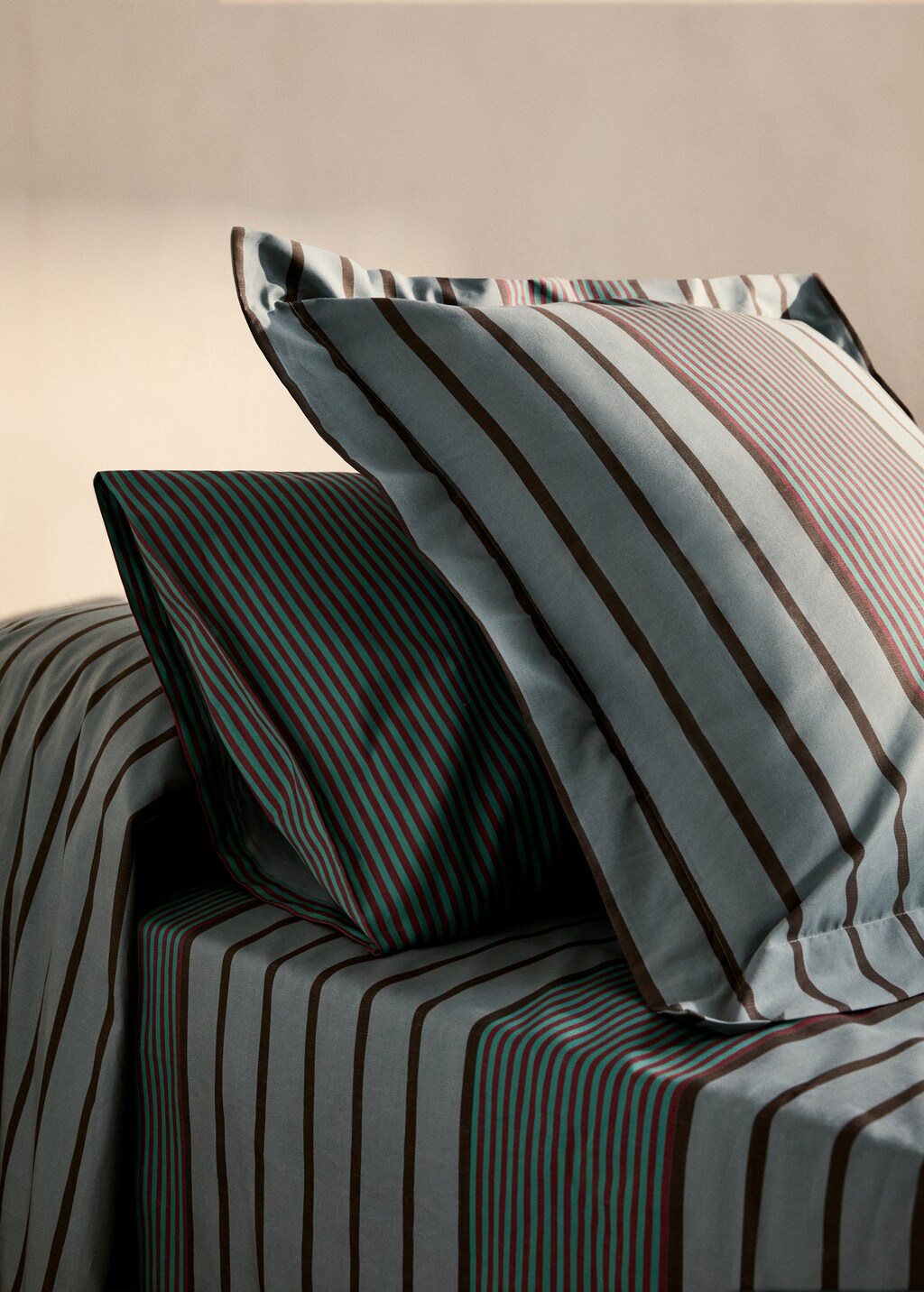 Two cotton percale multi-striped pillowcases 50x75 cm