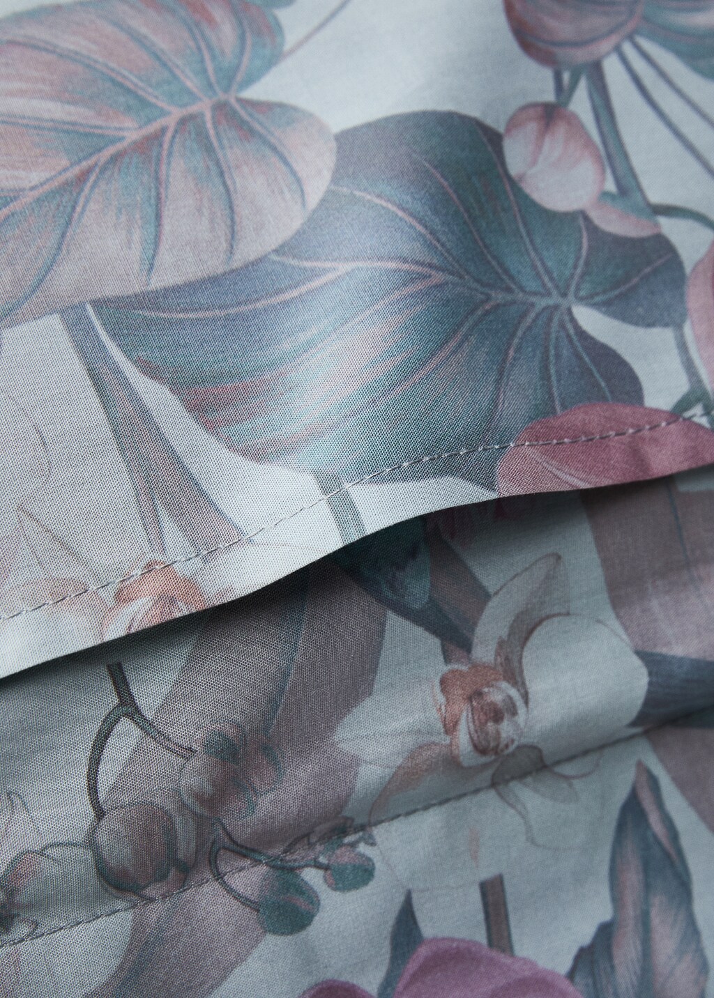 Two cotton percale multi-colored floral-print pillowcases 60x60 cm