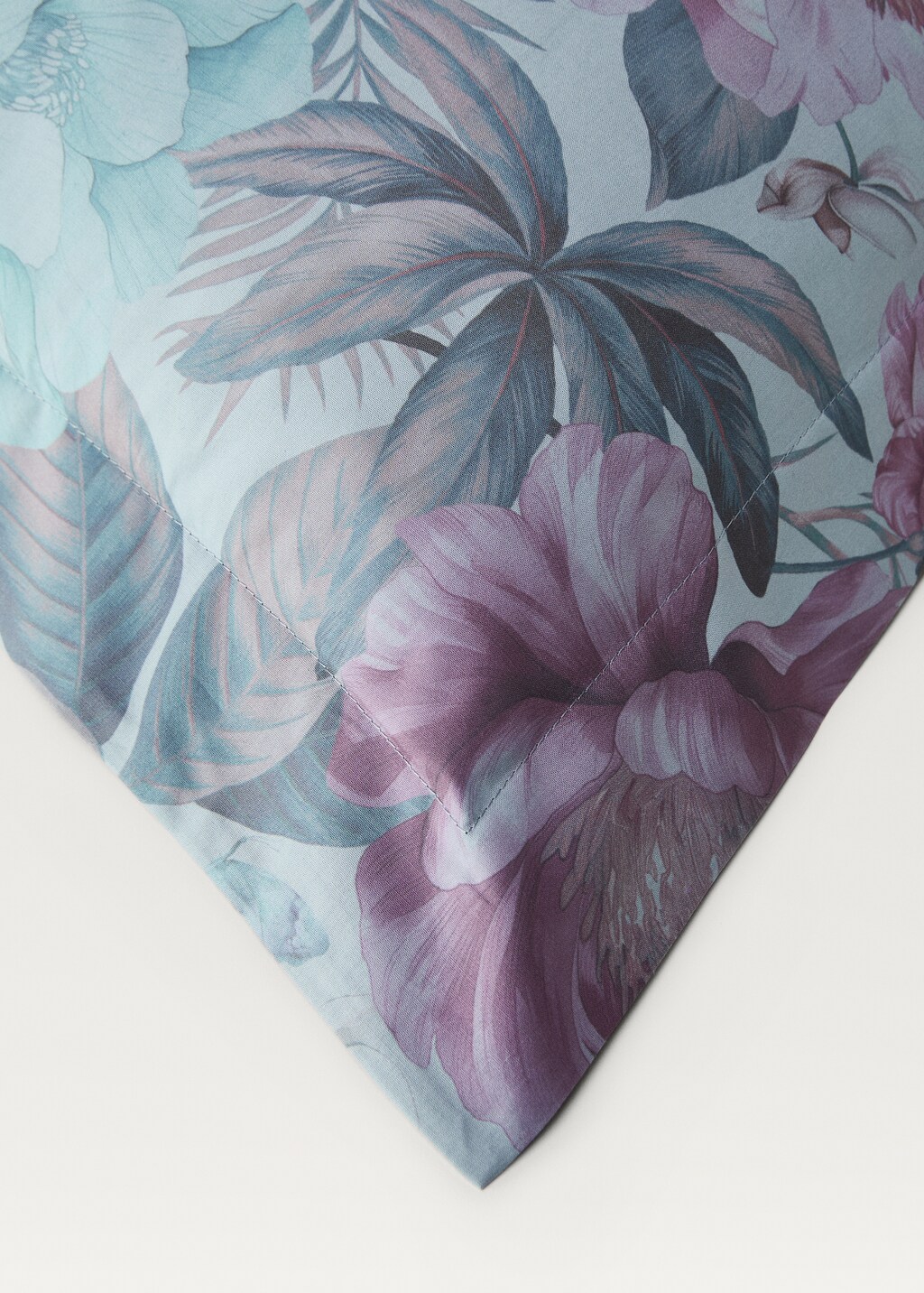 Two cotton percale multi-colored floral-print pillowcases 60x60 cm