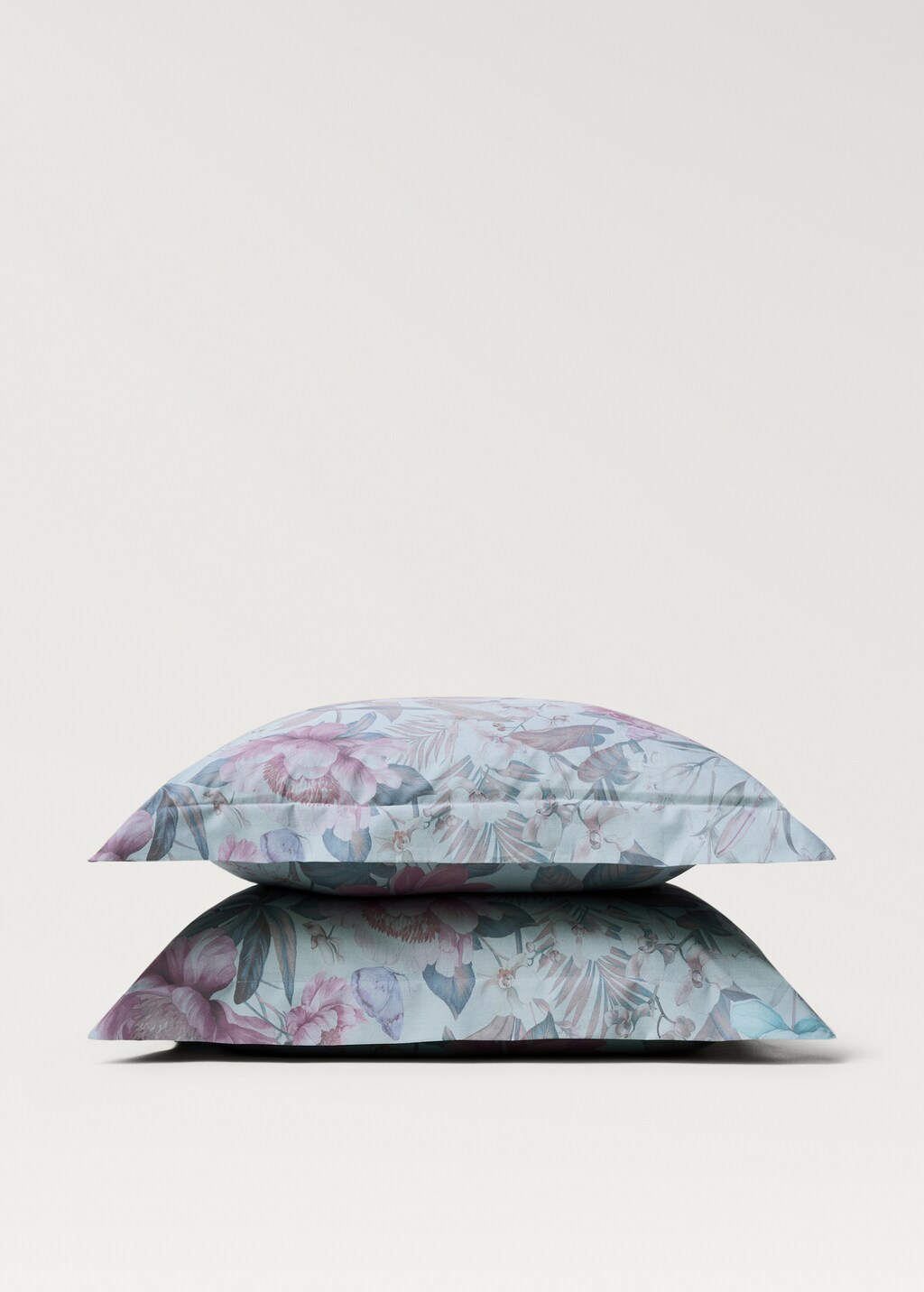 Two cotton percale multi-colored floral-print pillowcases 60x60 cm