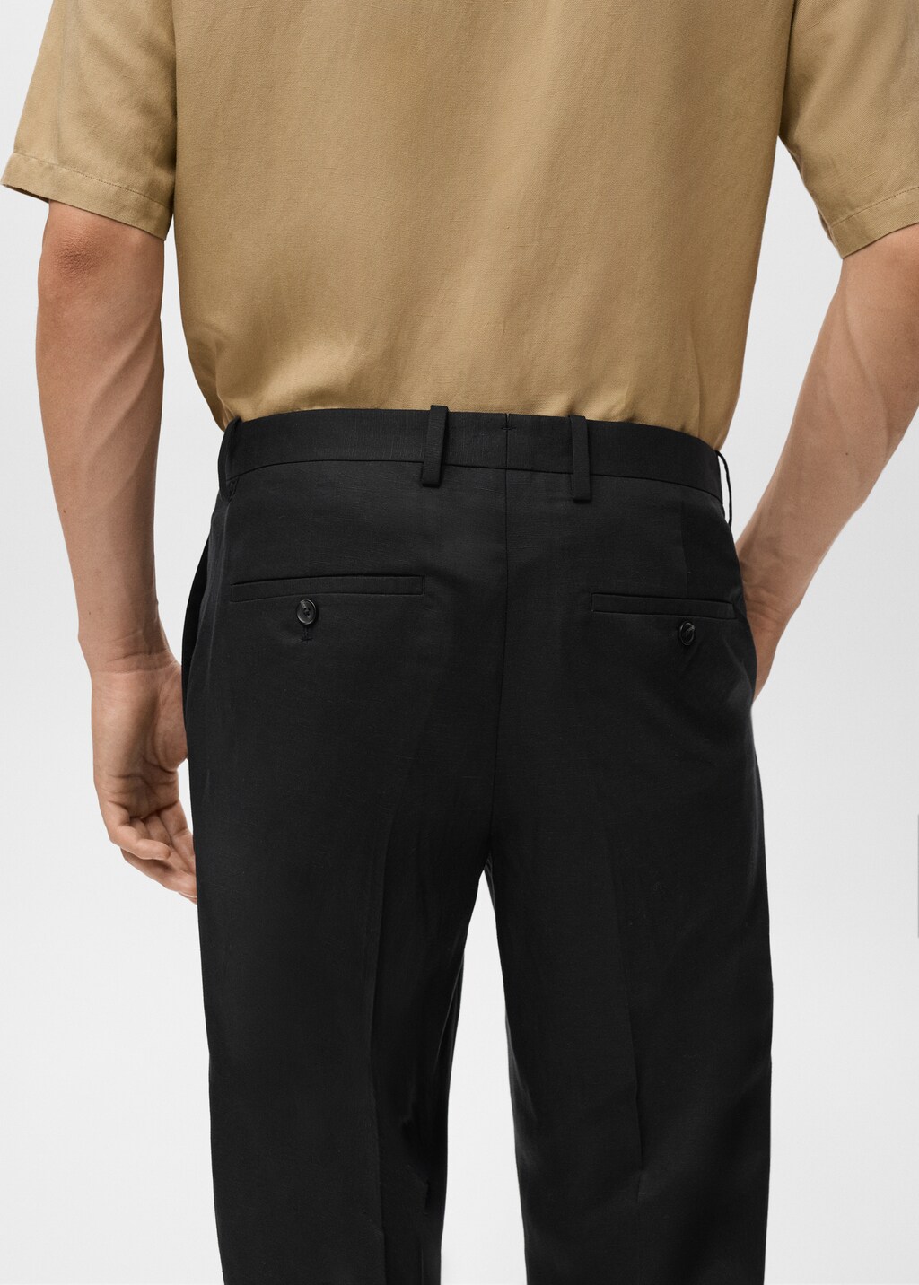 Straight-leg pants in a linen and lyocell blend 8 Straight-leg pants in a linen and lyocell blend