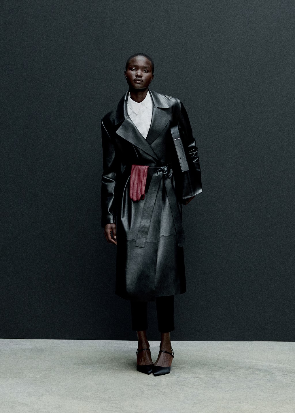 High-heeled shoes with straps