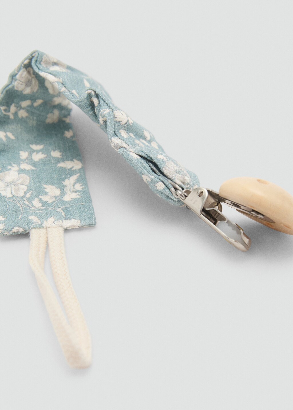 Printed brooch pacifier holder