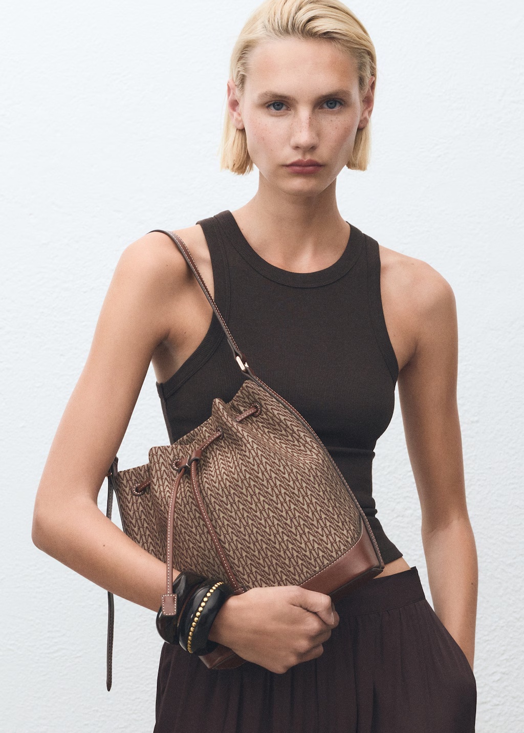 Bucket bag with printed logo