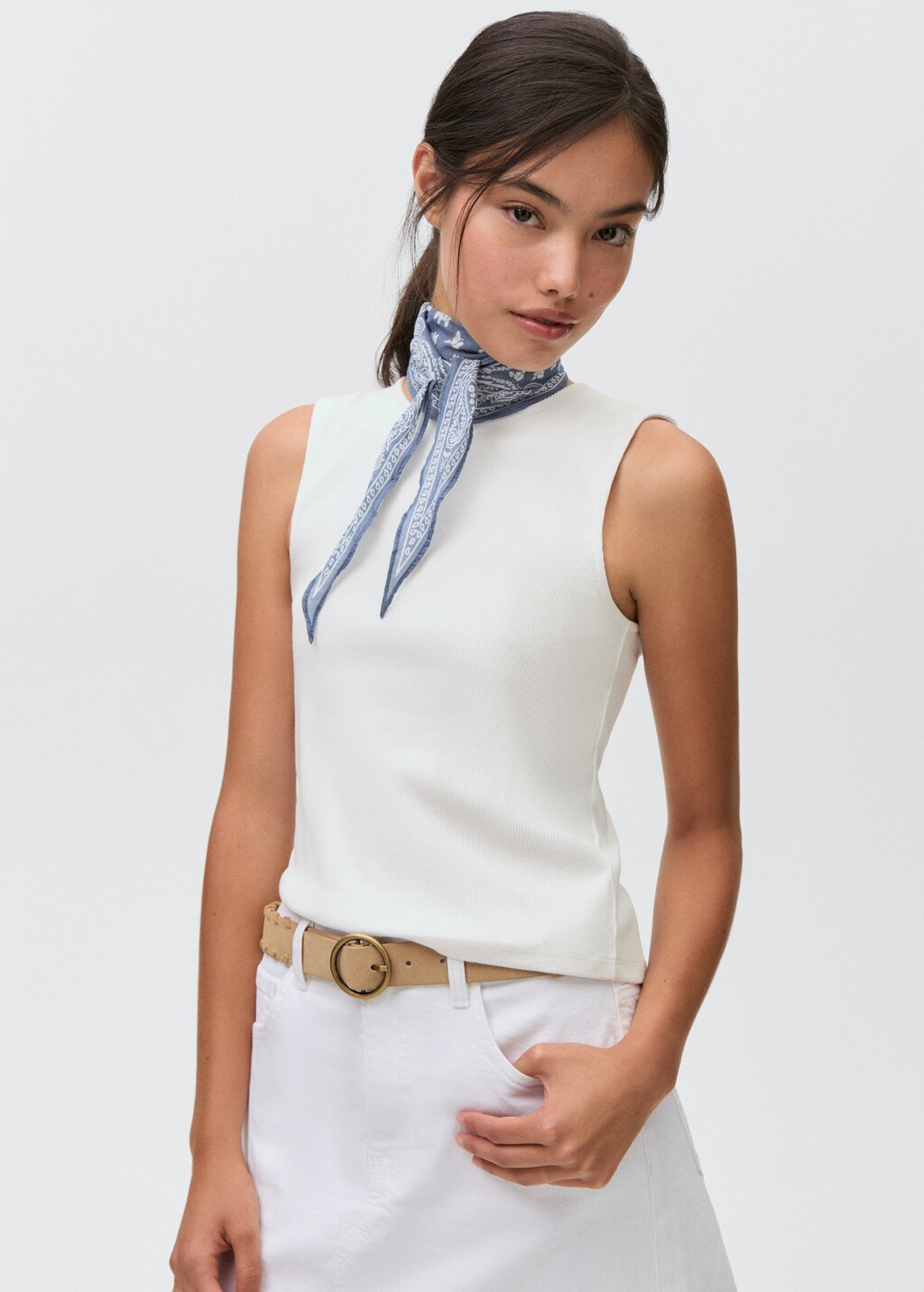 Top with interlocking back