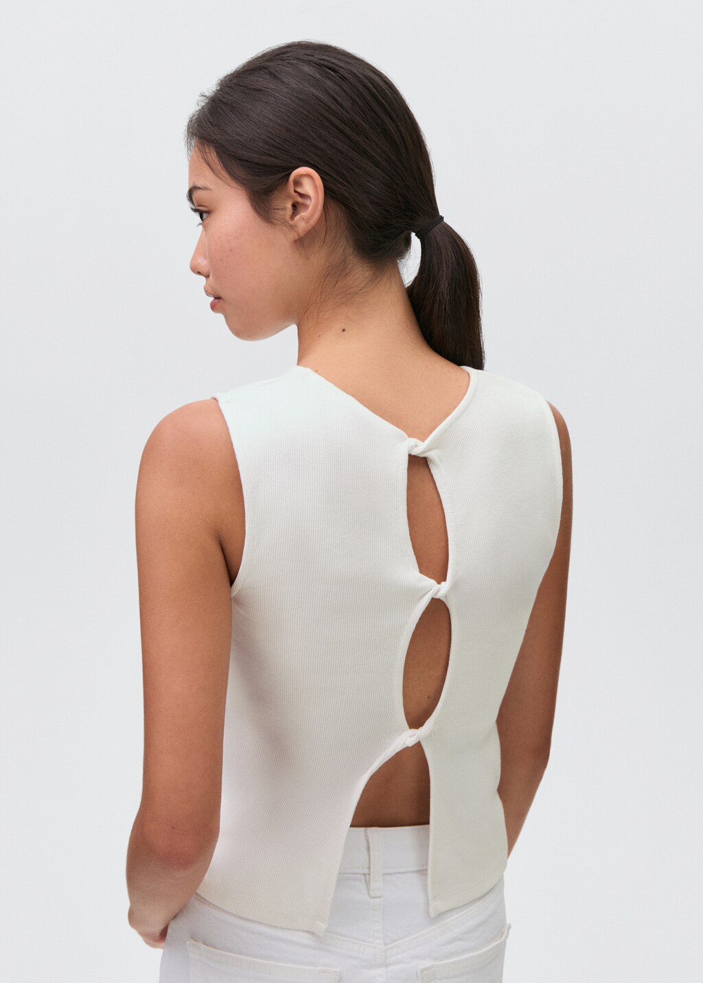 Top with interlocking back 4 Top with interlocking back