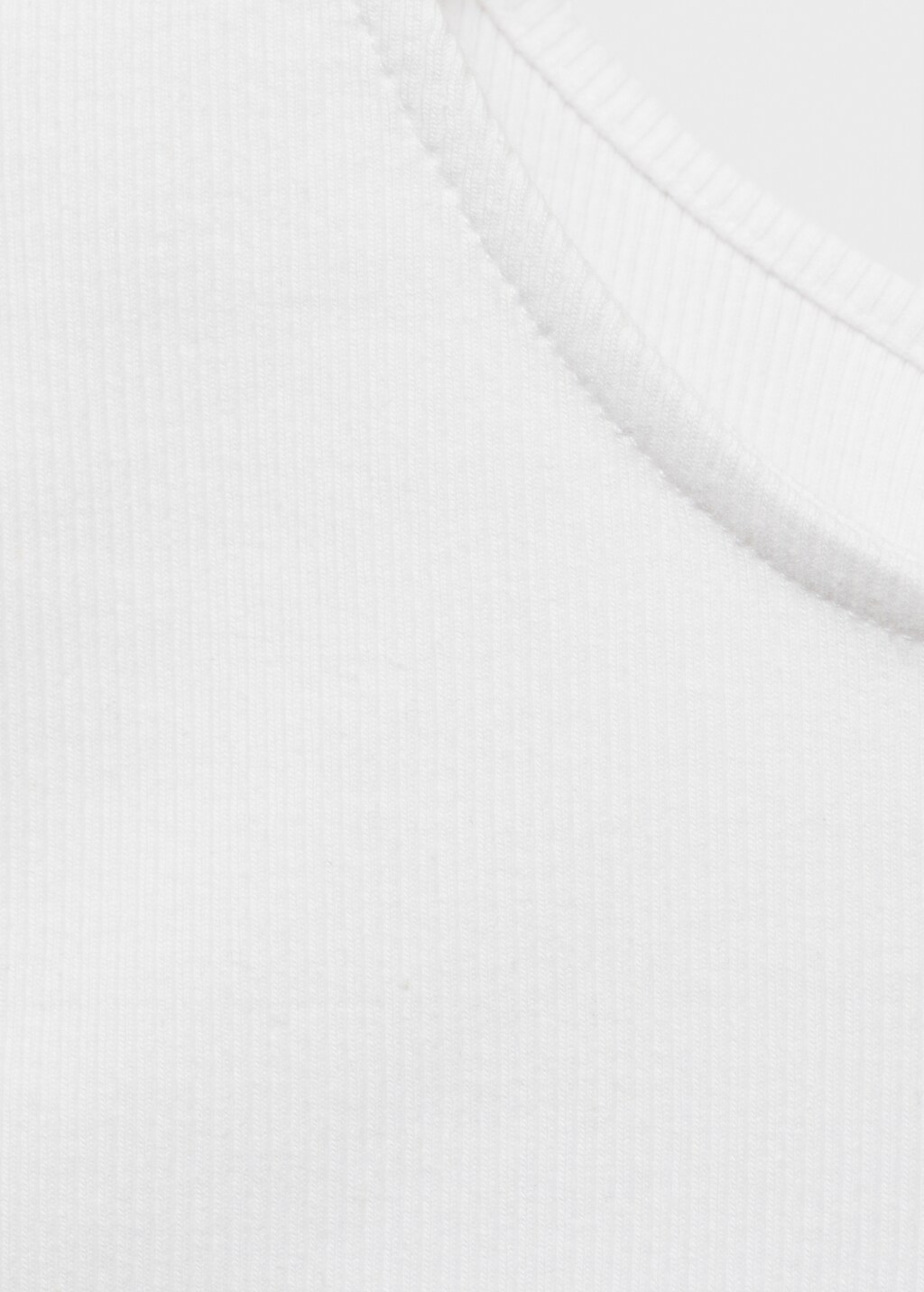 Top with interlocking back 6 Top with interlocking back
