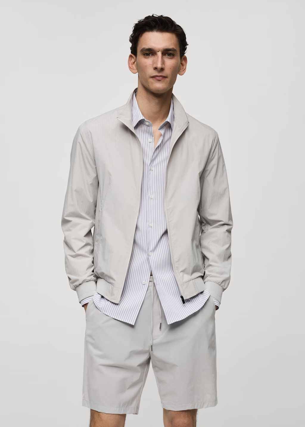 Water-repellent jacket with zip
