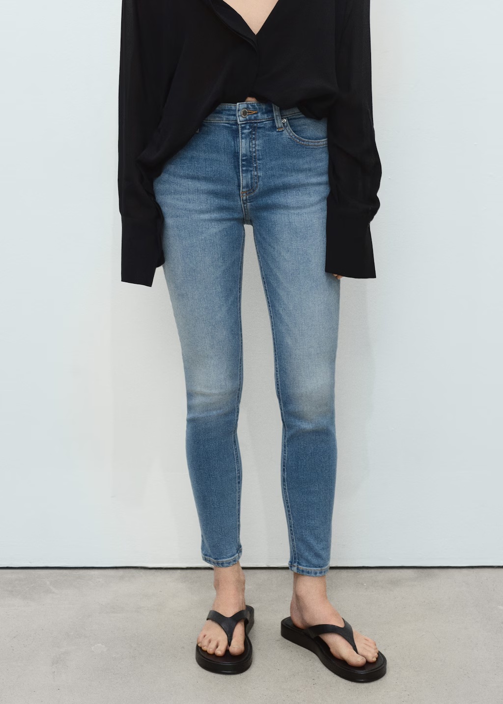 Mid-rise skinny jeans