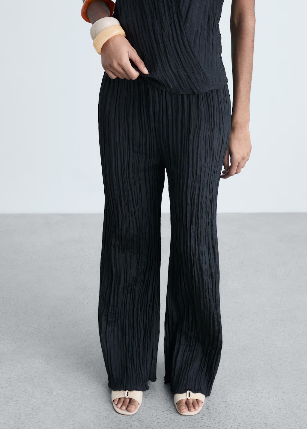 Pleated straight pants