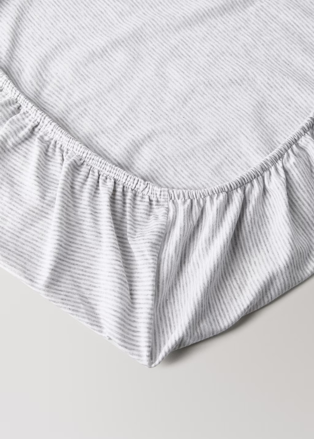 Cotton striped fitted sheet for crib