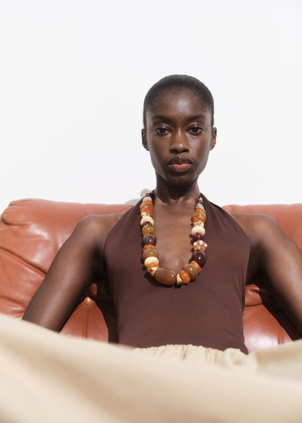 Maxi necklace with combined resin balls