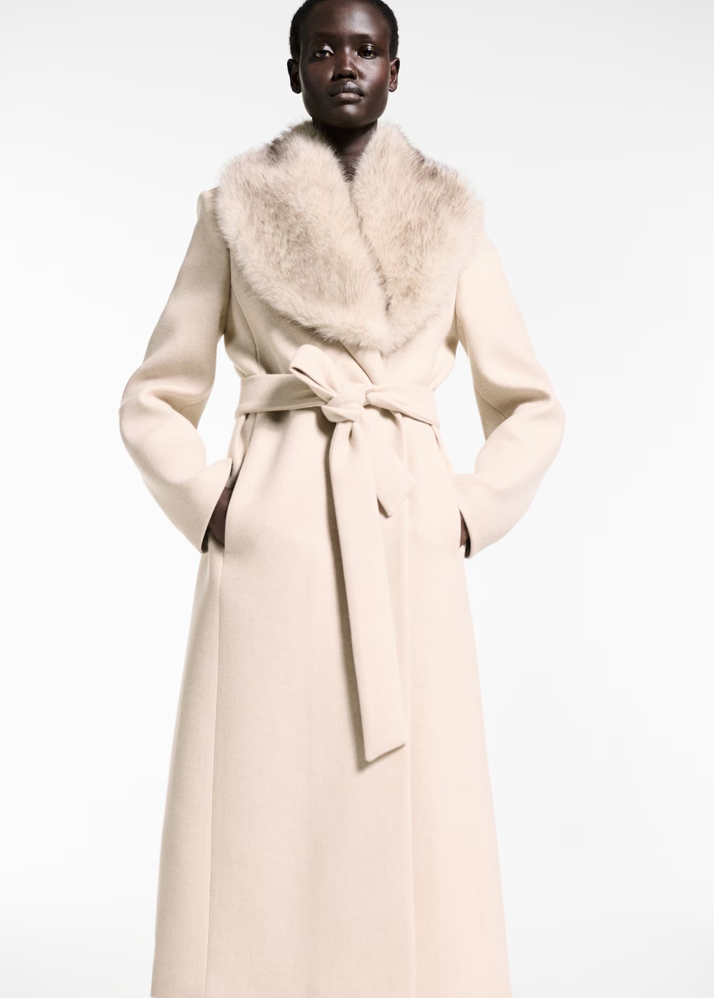 Butter wool coat with detachable collar