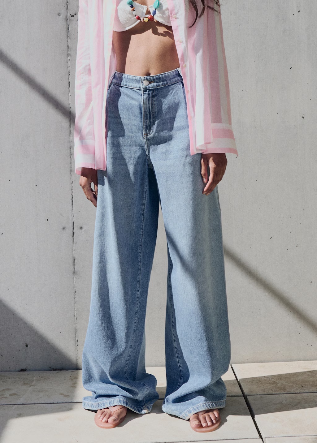 Wide leg pleated jeans