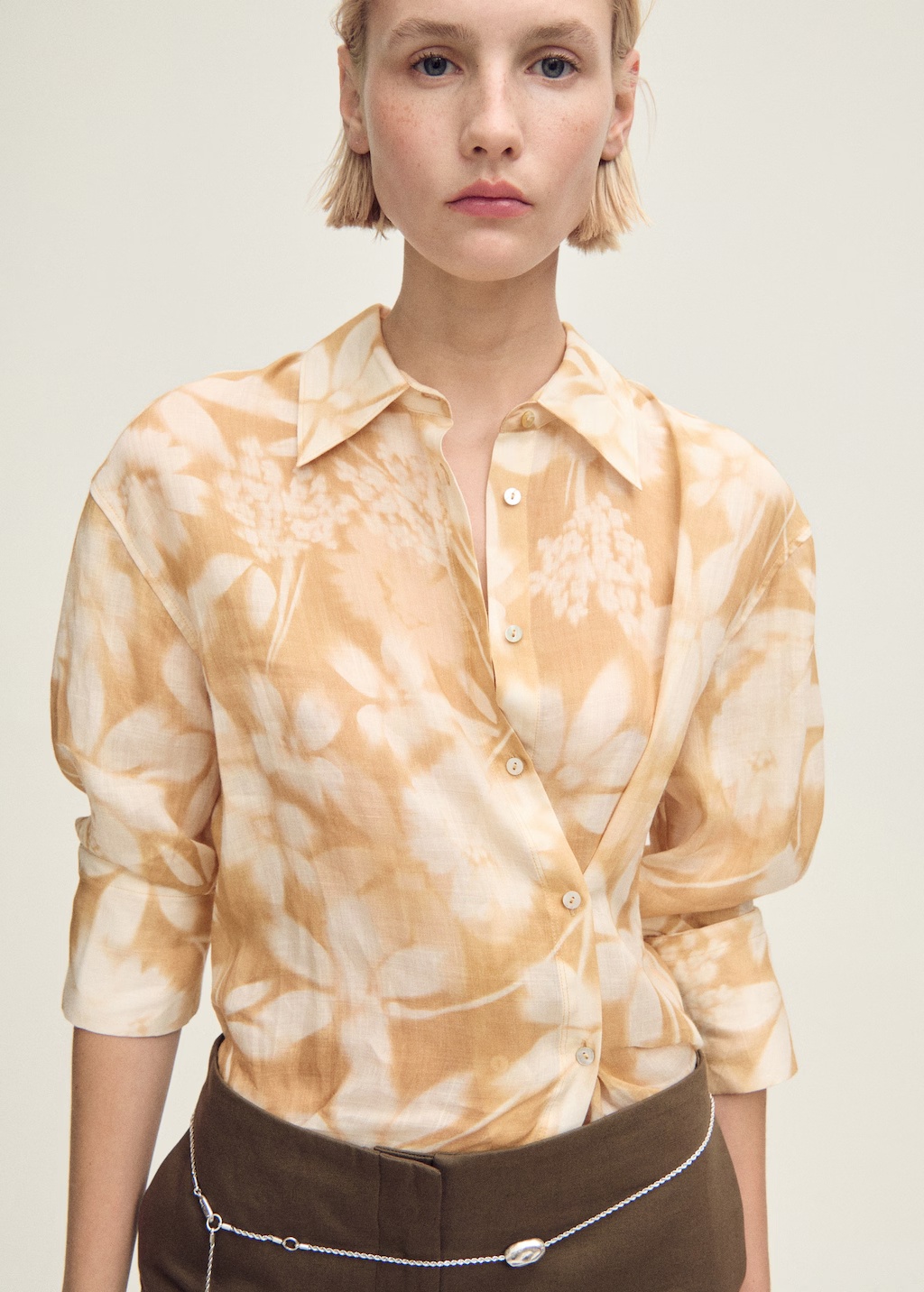 Ramie shirt with multi-position closure
