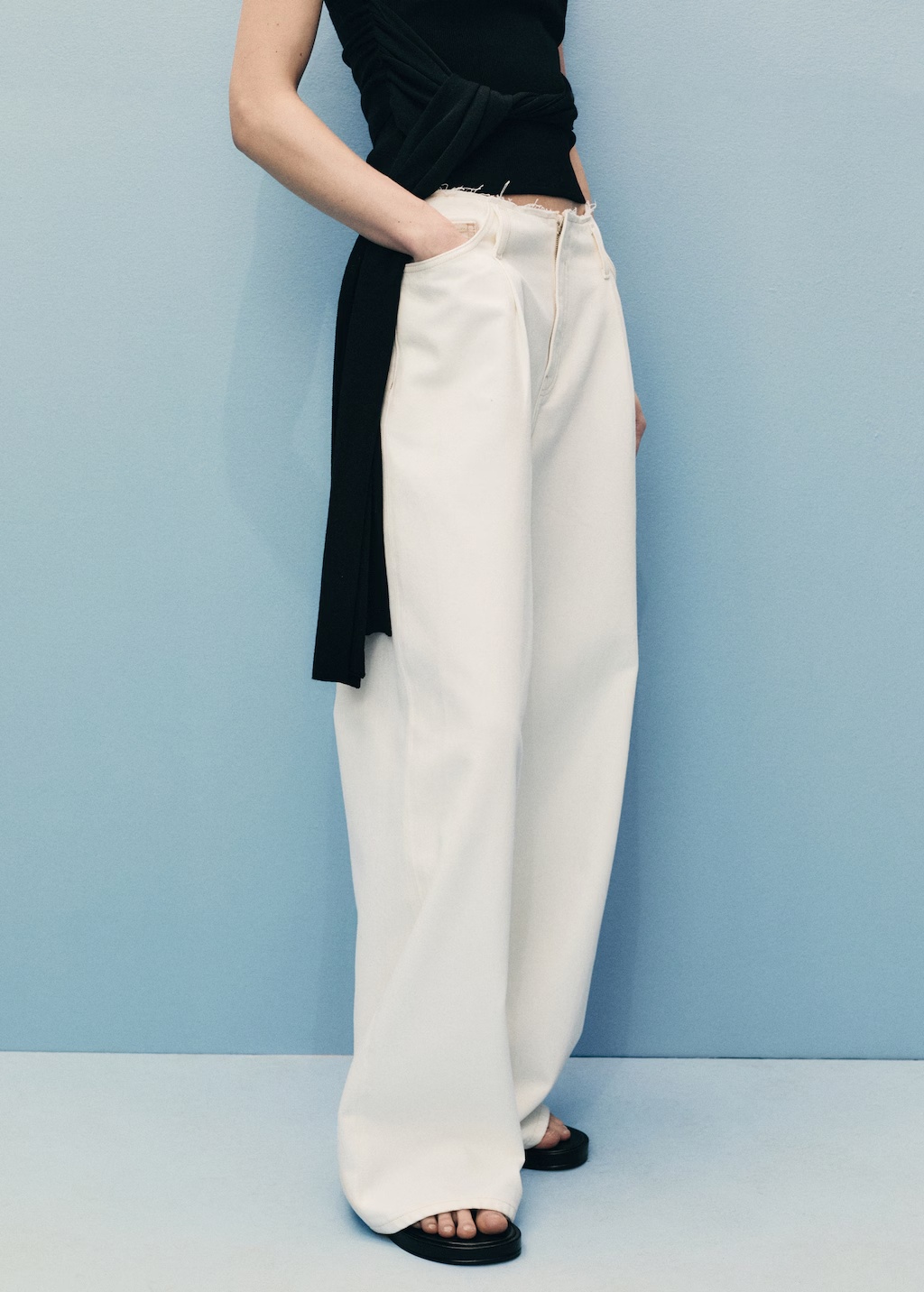 Wide leg denim pants with frayed waist