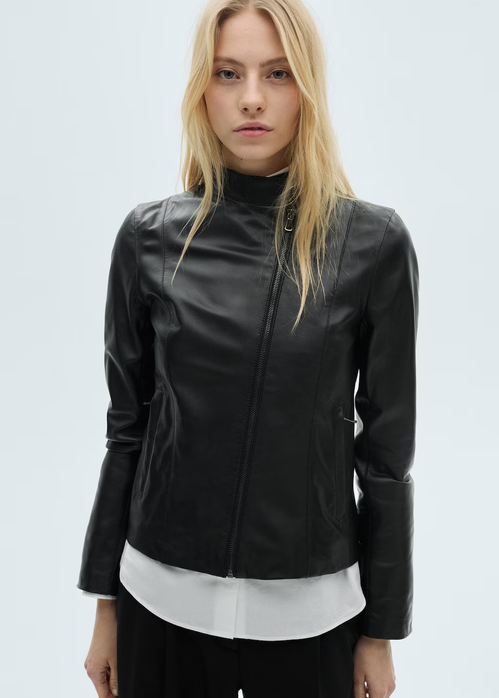 Fitted leather jacket with zipper