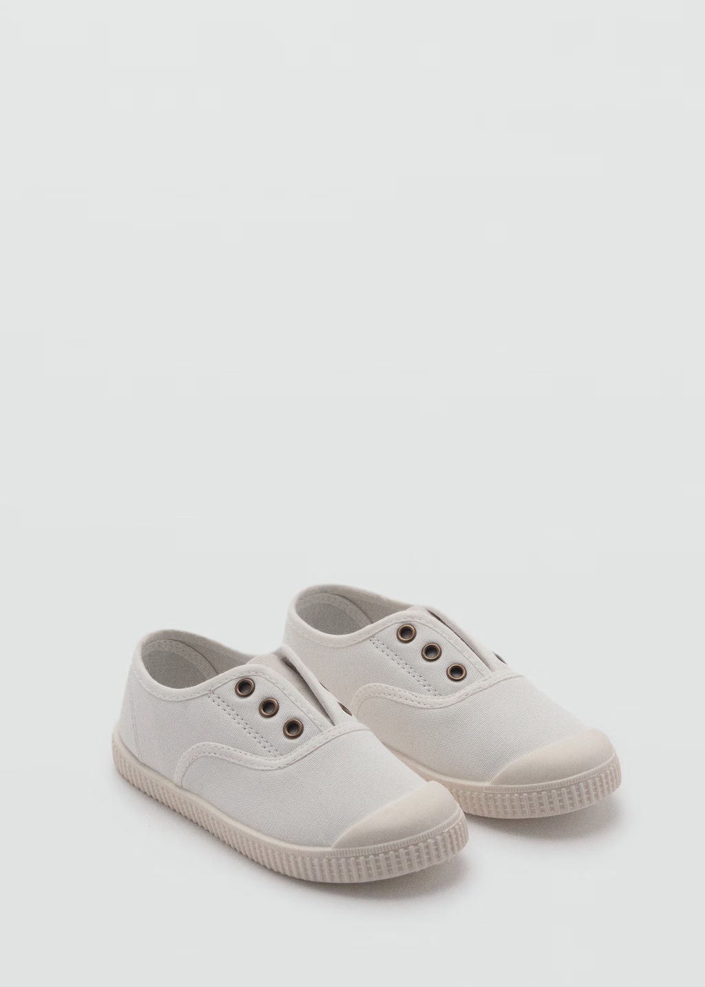 Elastic panel sneakers