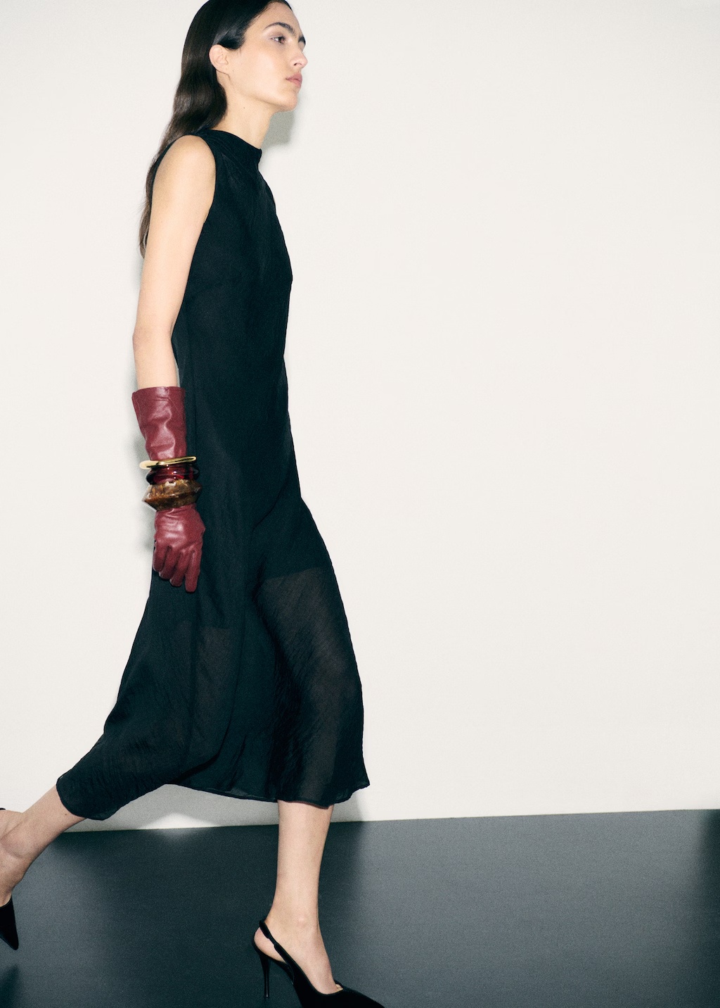 Velvet heeled shoes