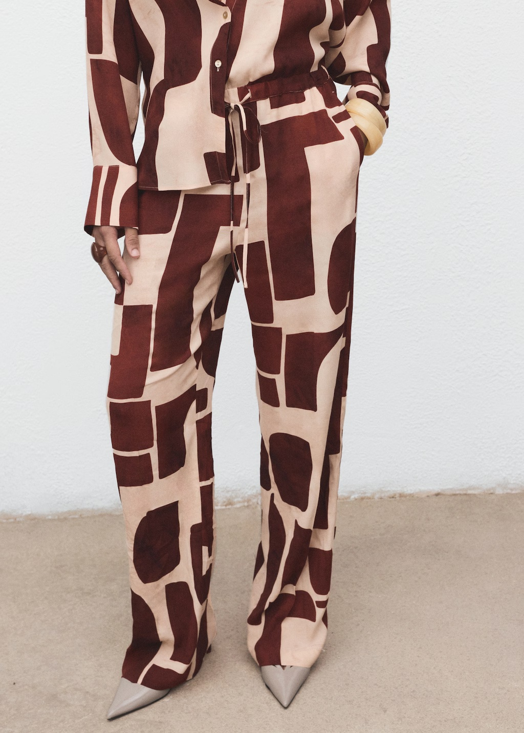Fluid pants with geometric pattern