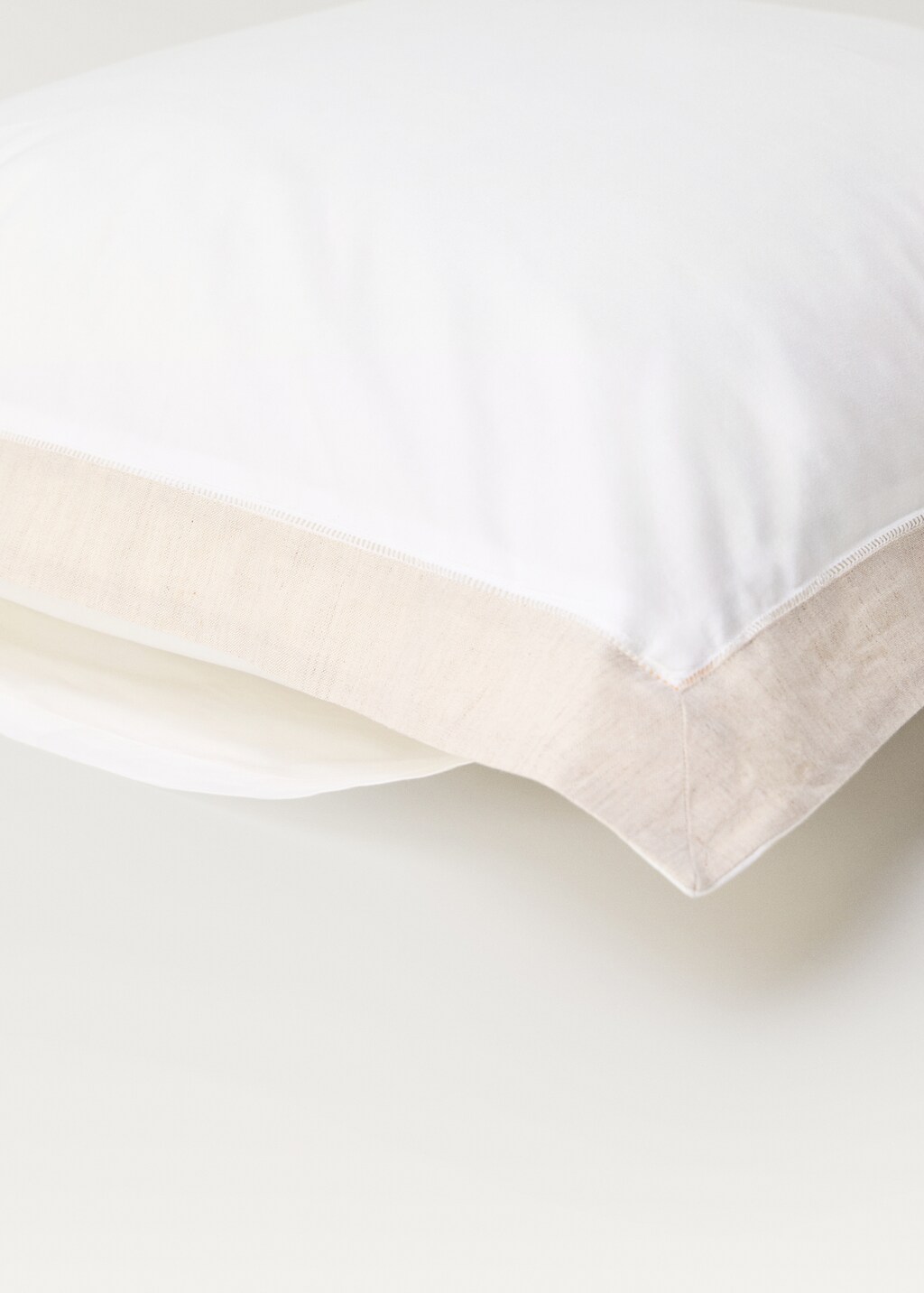 Two cotton percale pillowcases with a linen border 60x60 cm