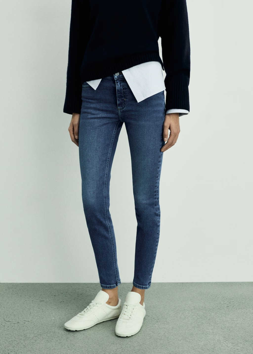 Mid-rise skinny jeans