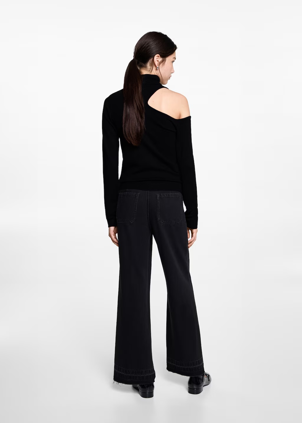 Asymmetrical sweater with shoulder opening 4 Asymmetrical sweater with shoulder opening