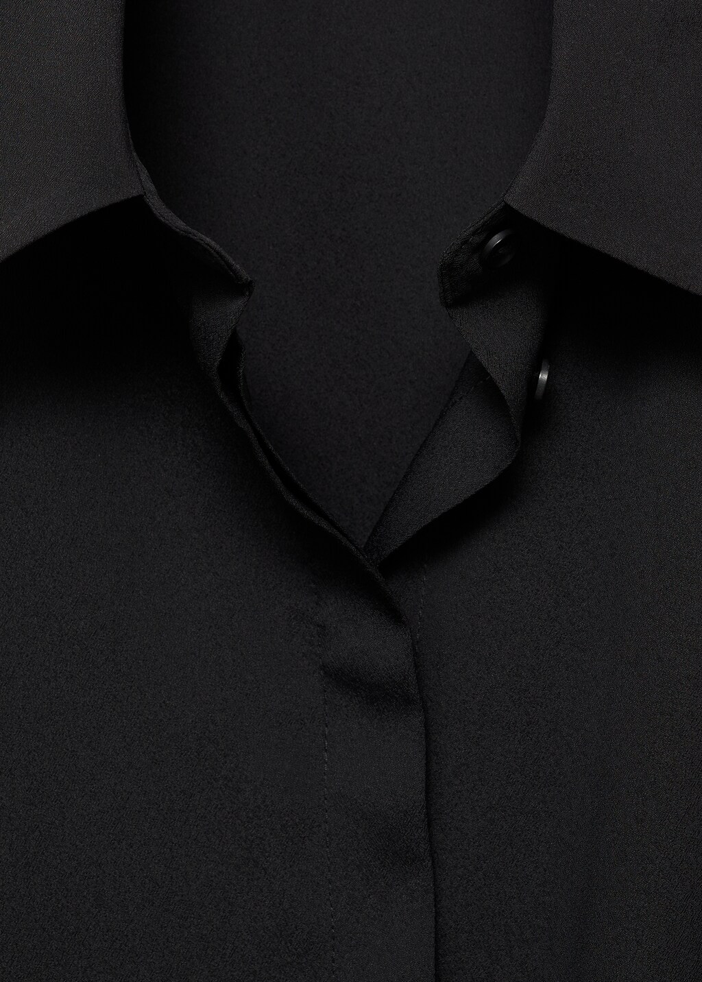 Fluid long-sleeved blouse
