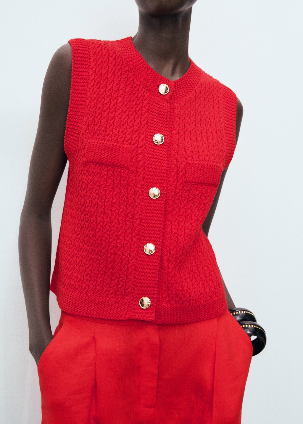 Chunky-knit vest with buttons 5 Chunky-knit vest with buttons