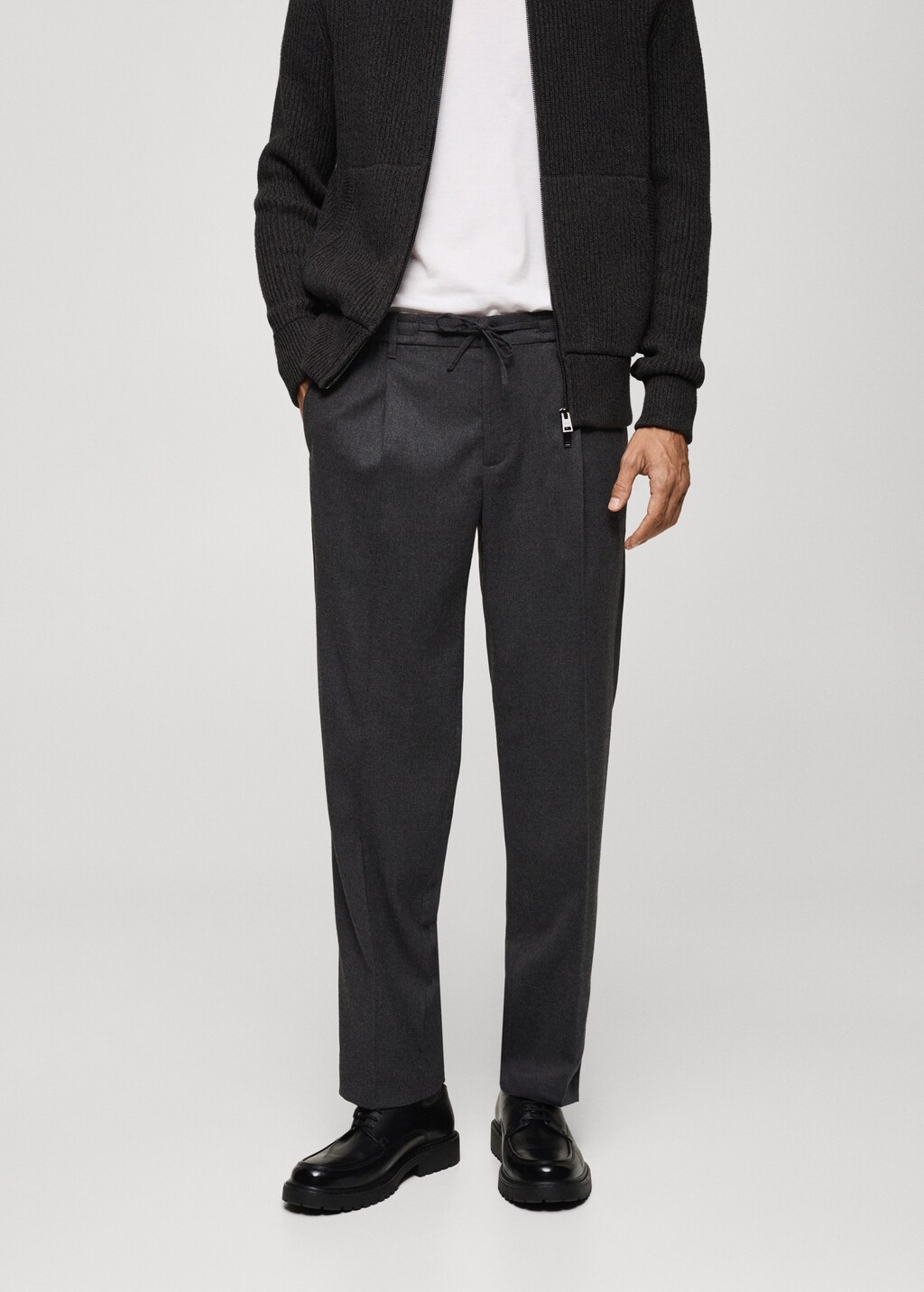 Regular fit cord pleated pants