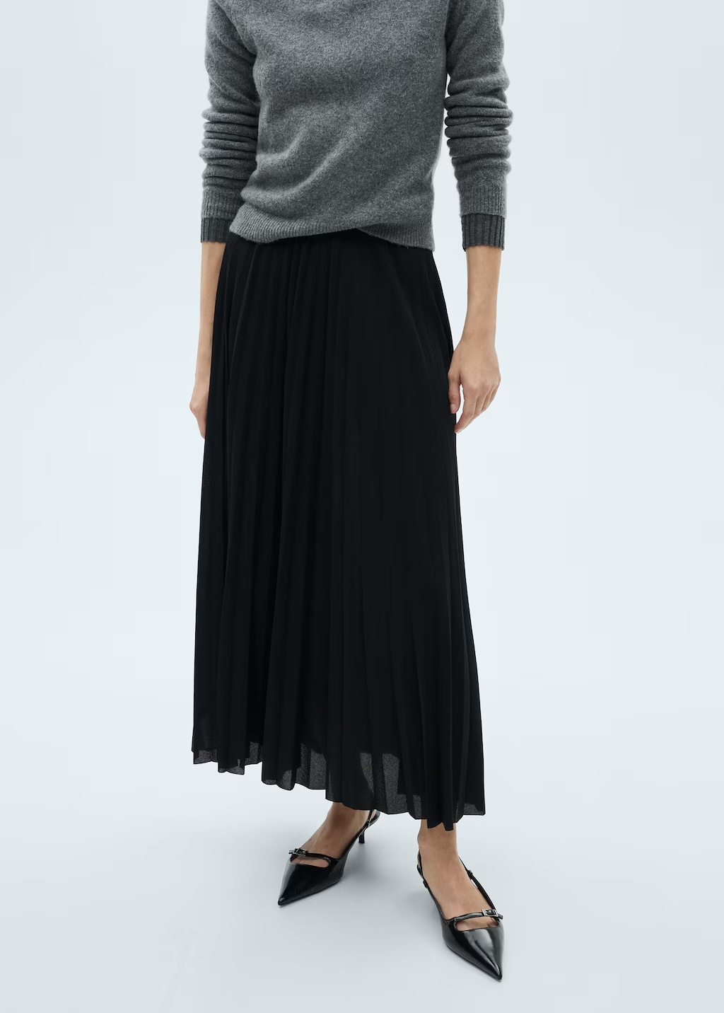 Pleated long skirt