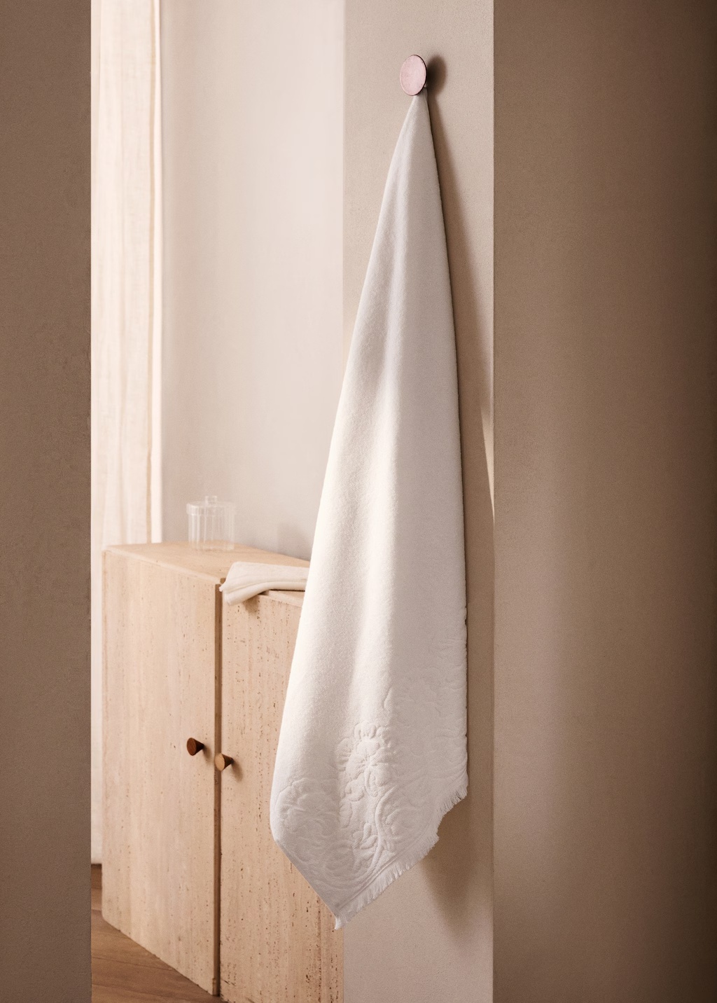 Bath towel with floral trim