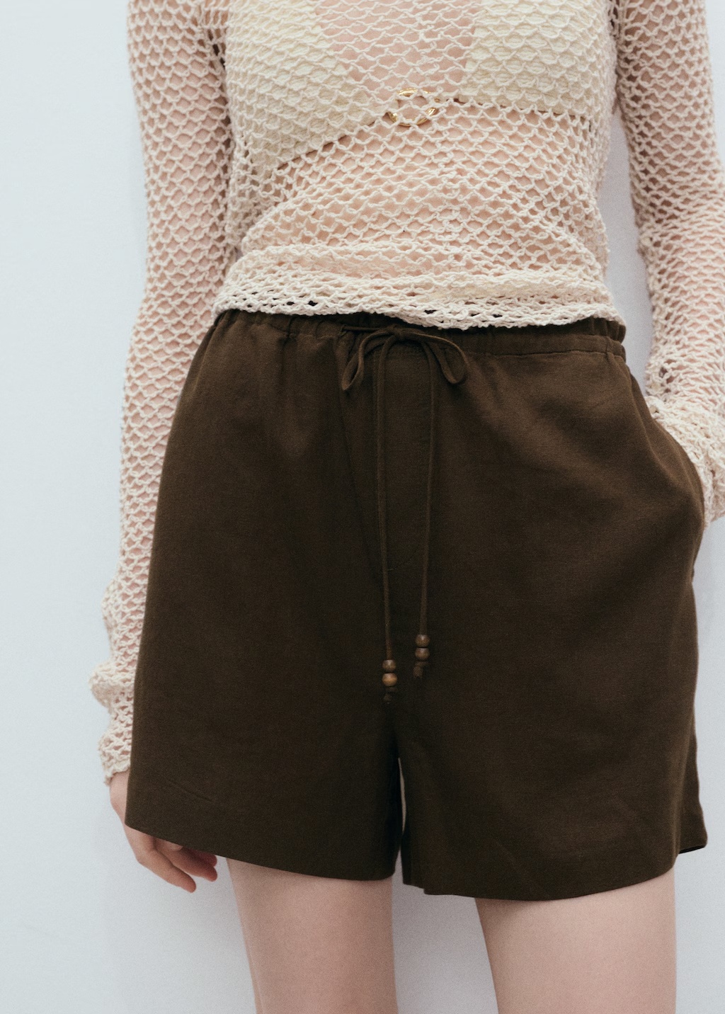 Straight-fit linen shorts with drawstring