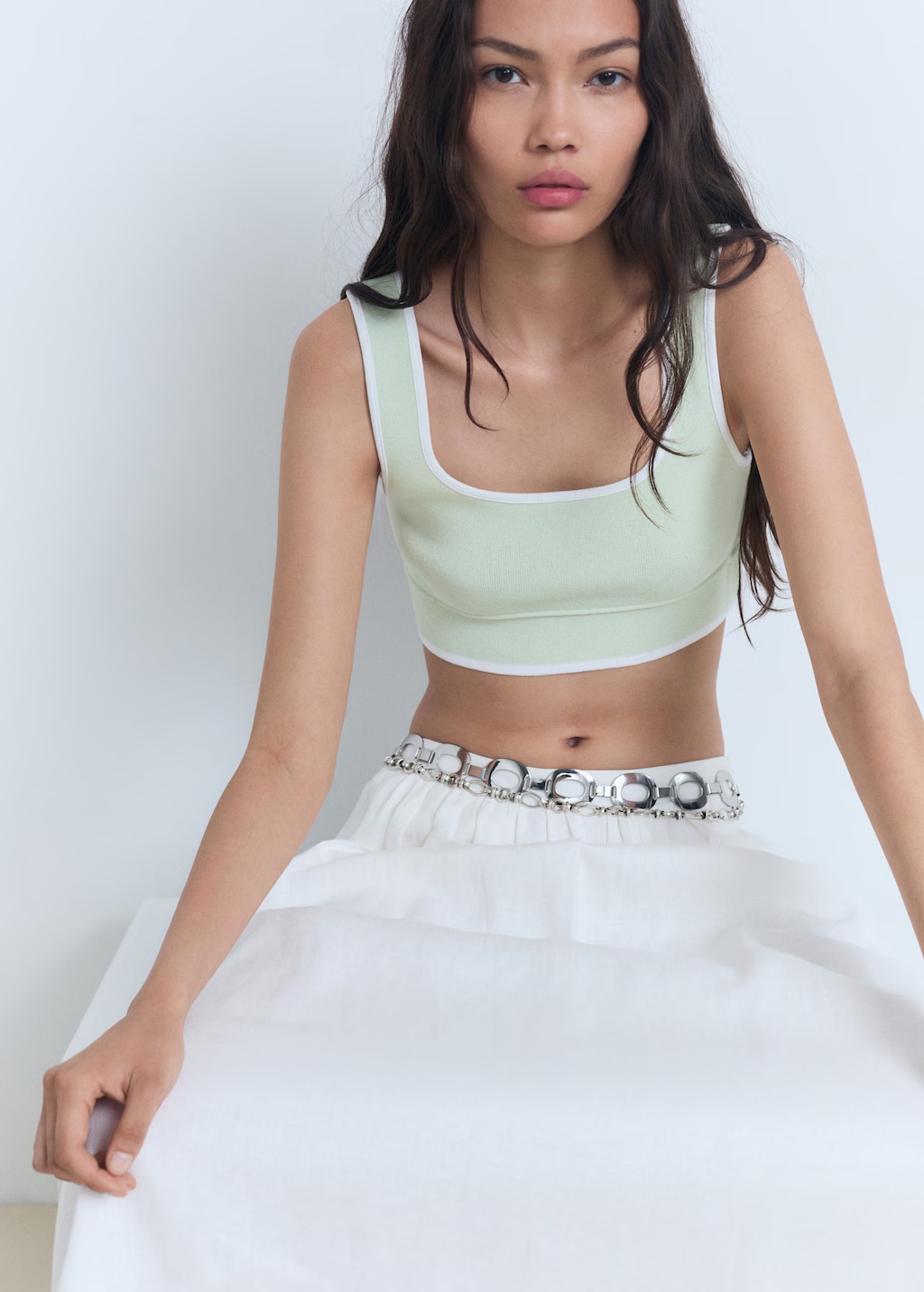 Knitted top with contrasting trim