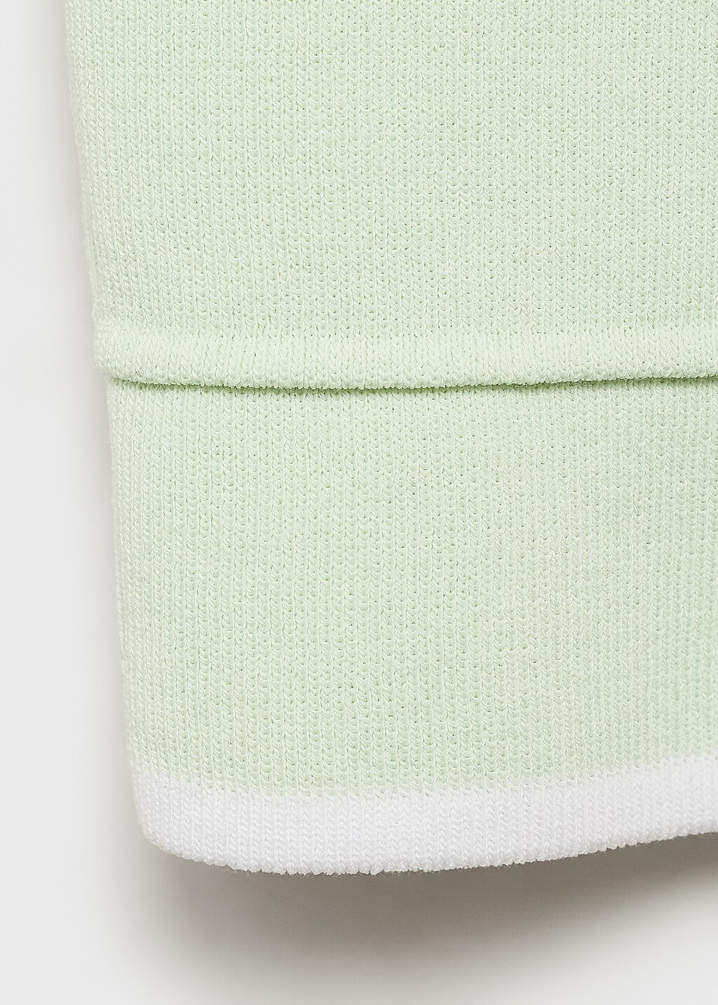Knitted top with contrasting trim 9 Knitted top with contrasting trim