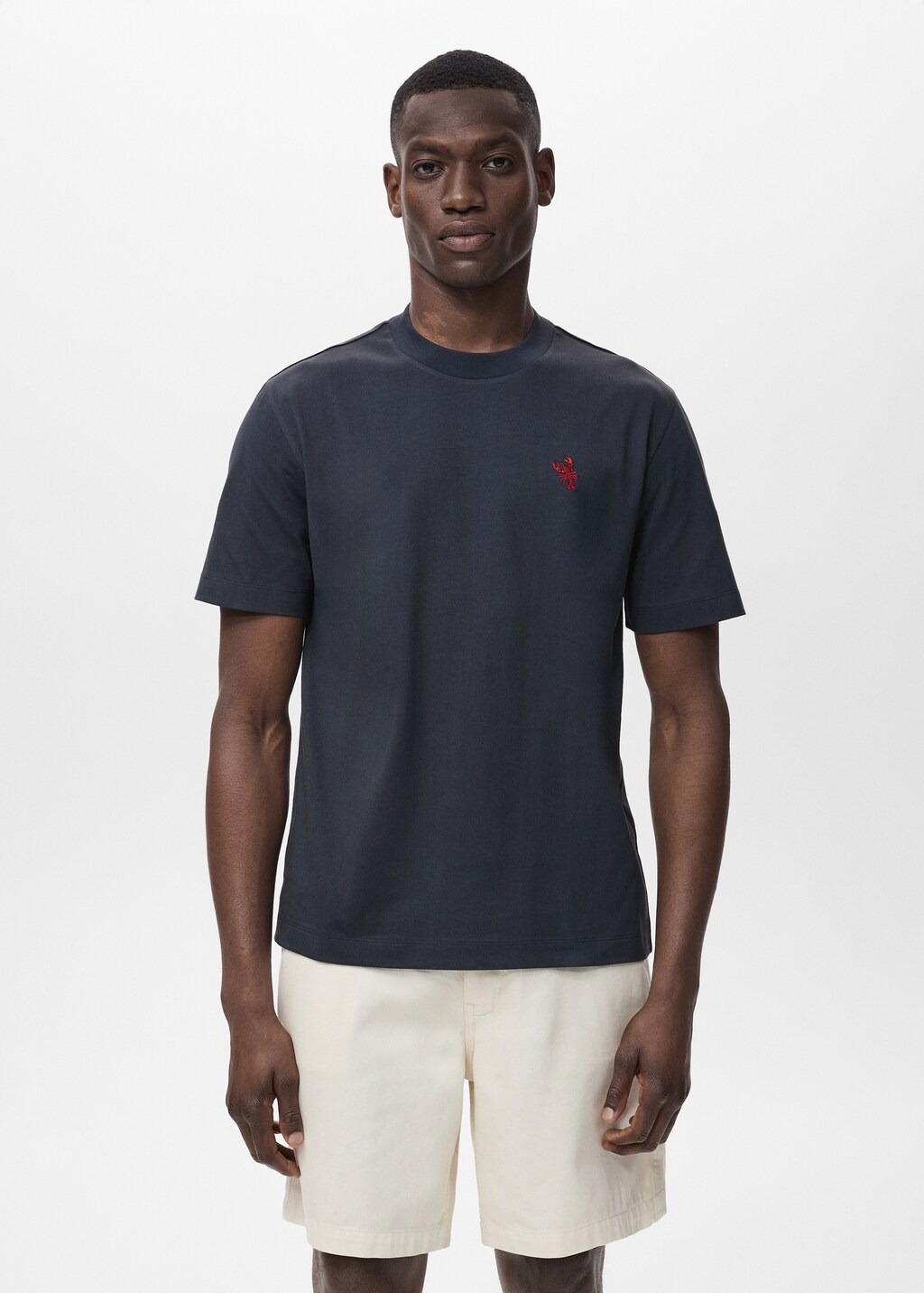 100% cotton t-shirt with embroidered detail