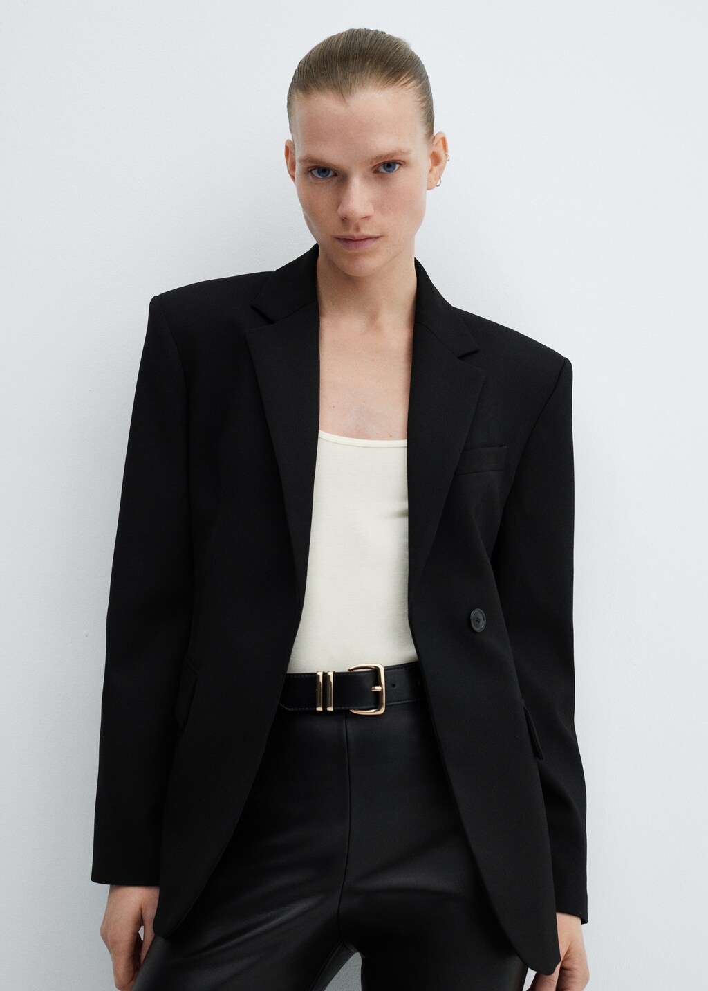 Leather-effect leggings with split hems 5 Leather-effect leggings with split hems