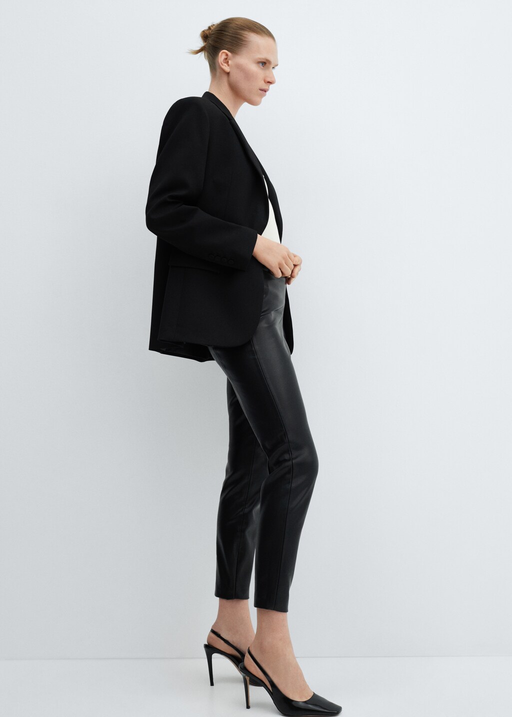 Leather-effect leggings with split hems 6 Leather-effect leggings with split hems