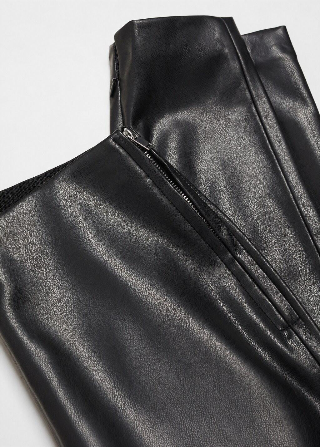 Leather-effect leggings with split hems 10 Leather-effect leggings with split hems