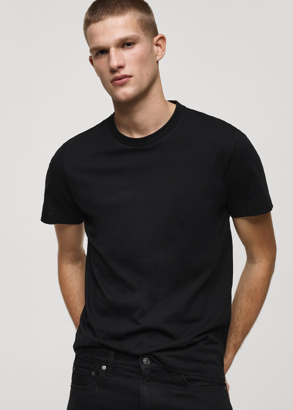 100% cotton slim-fit t-shirt