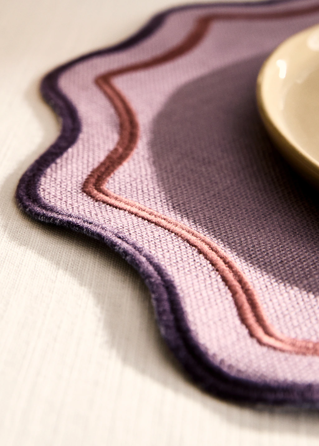 Cotton resin-coated wave placemat 3 Cotton resin-coated wave placemat