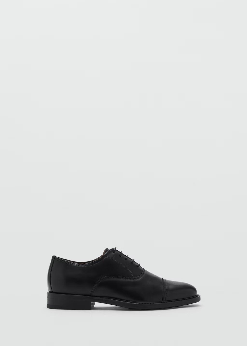 Oxford style leather shoe