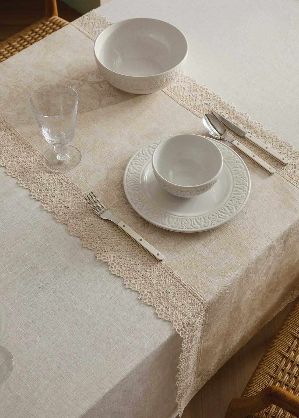 Jacquard linen lace floral table runner