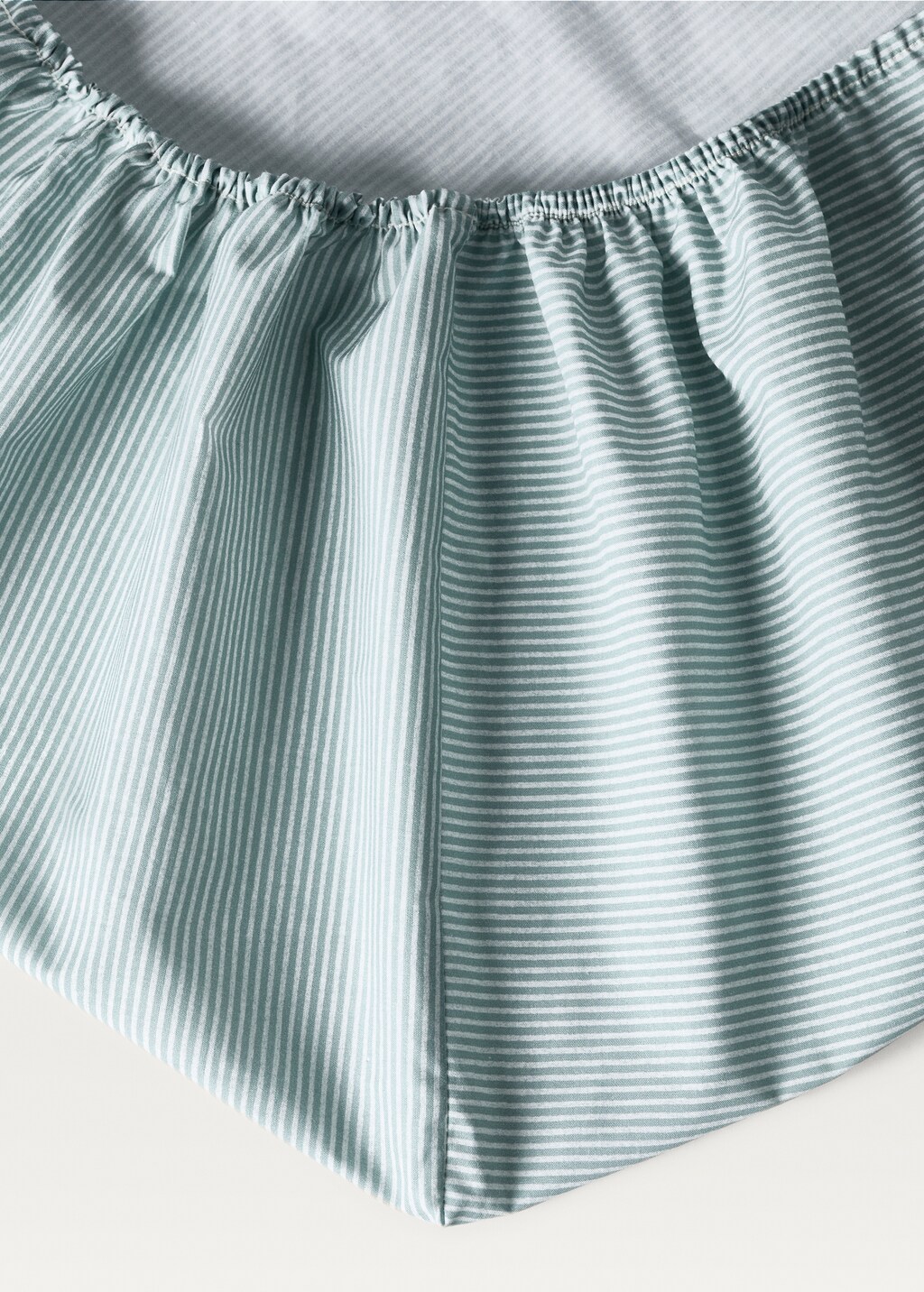 Childrenâs cotton percale striped fitted sheet for 90 cm bed