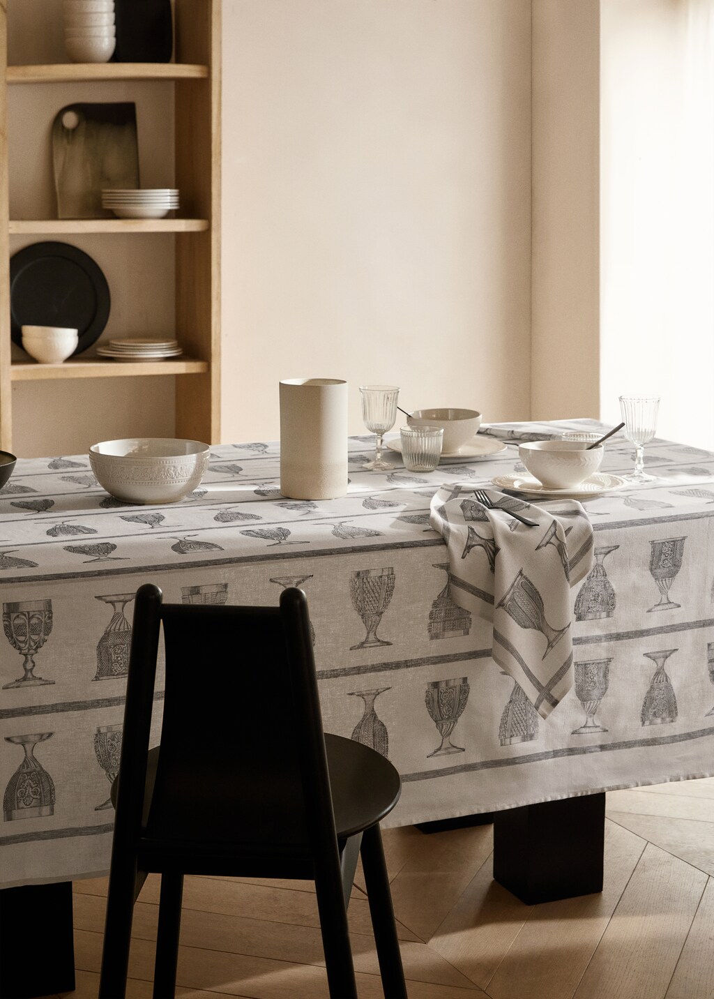 Linen-cotton tablecloth with glass print for 6 to 8 diners
