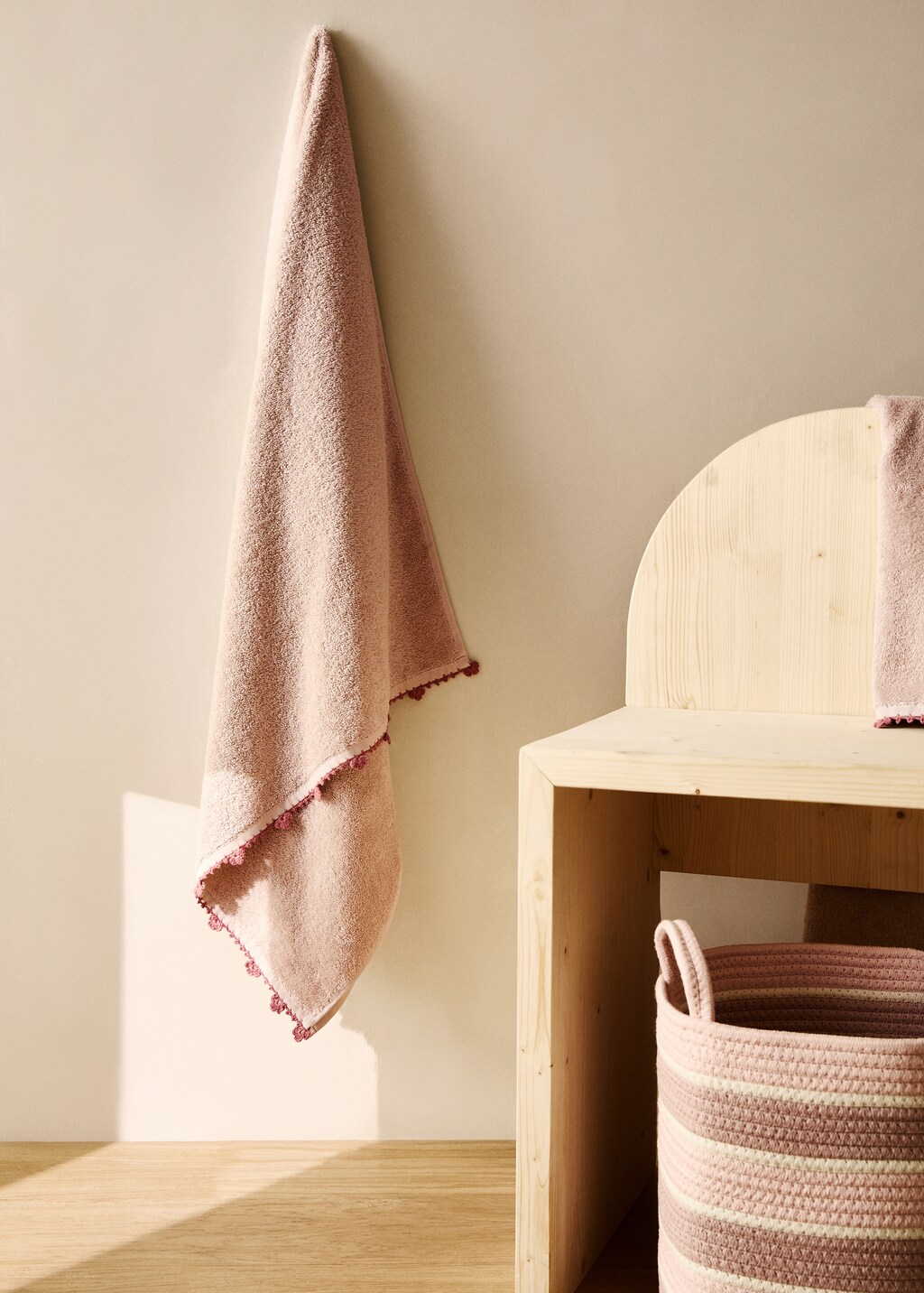 Children's bath towel with crochet trim
