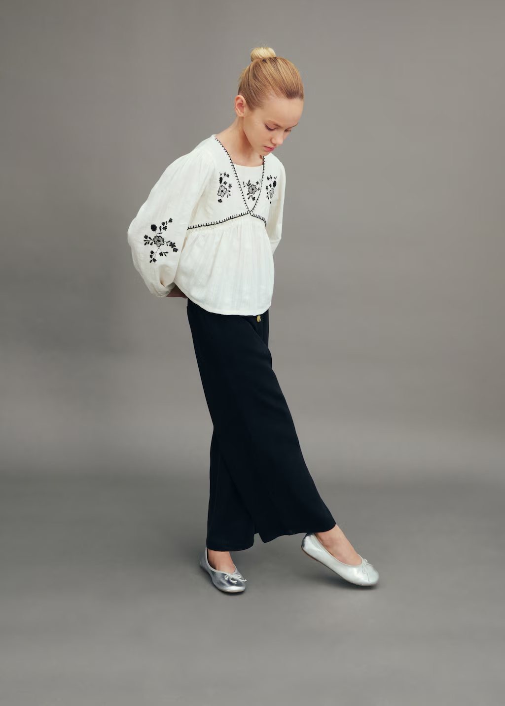 Metallic ballet flats with bow