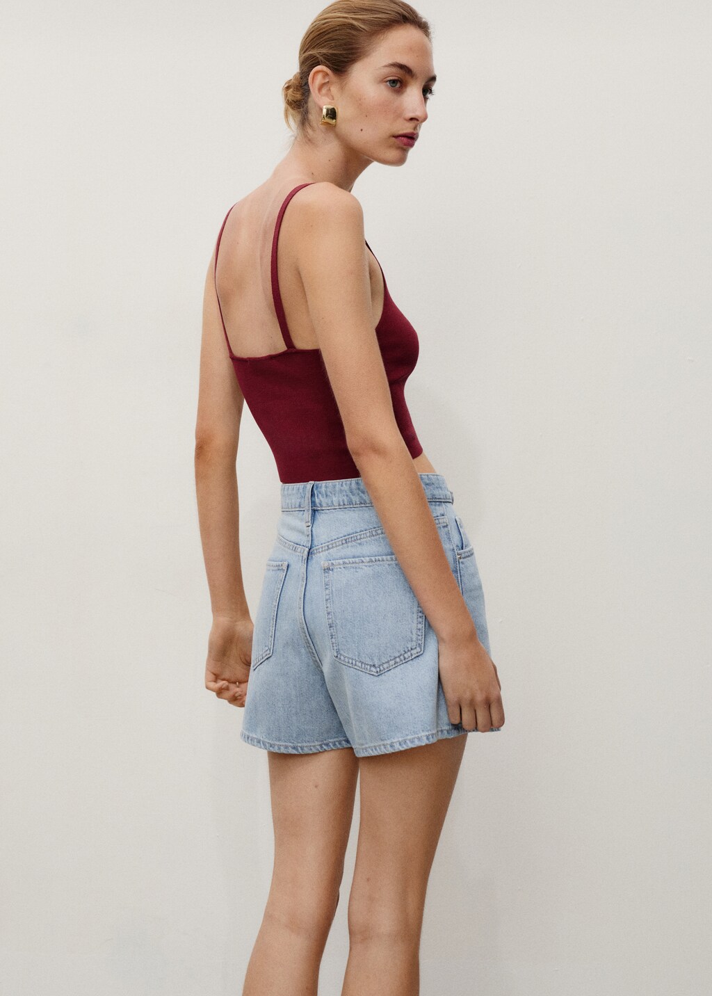 High-waisted straight-fit denim shorts 4 High-waisted straight-fit denim shorts