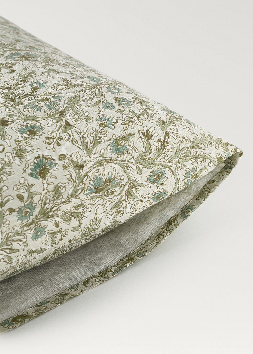 Cotton percale floral-print pillowcase for crib 30x50 cm 4 Cotton percale floral-print pillowcase for crib 30x50 cm